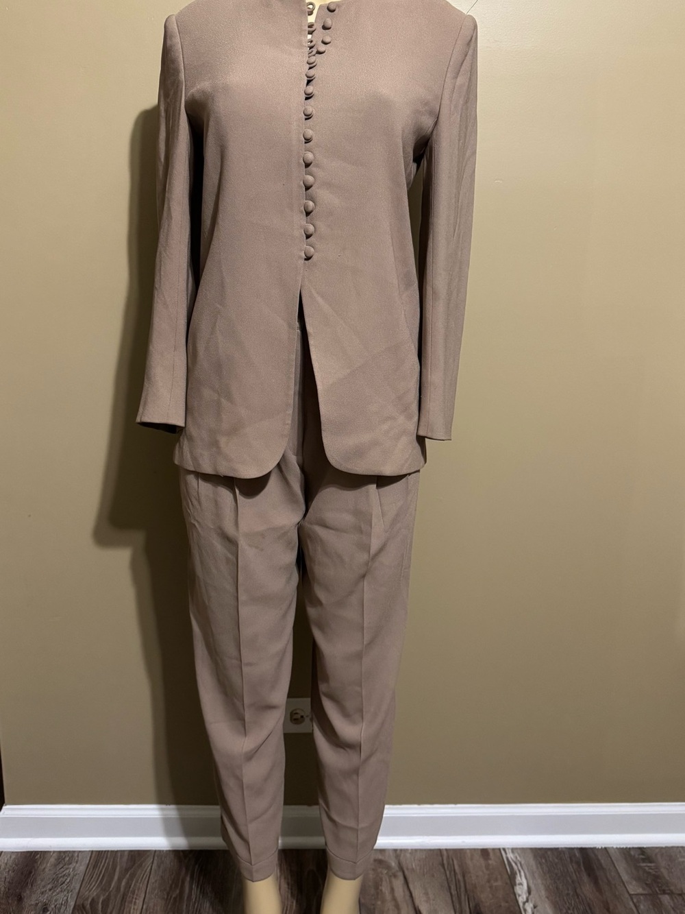 Jones New York Petite Sophisticated Taupe Suit Set - Jacket 8P & Pants 10P - Picture 3 of 15